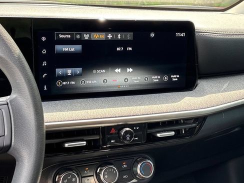 Used 2025 Nissan Kicks SV FWD image 13