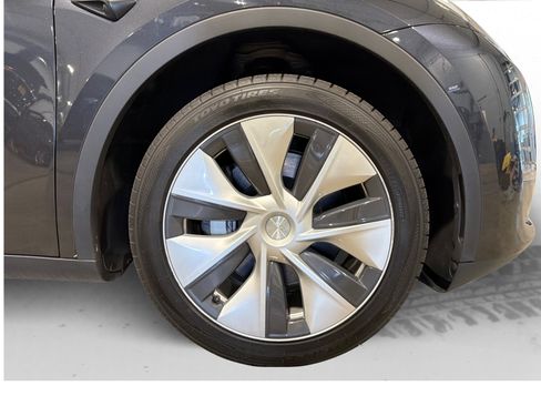 Used 2024 Tesla Model Y Long Range RWD image 51