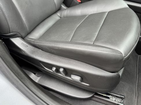 Used 2025 Cadillac XT6 Premium Luxury image 19