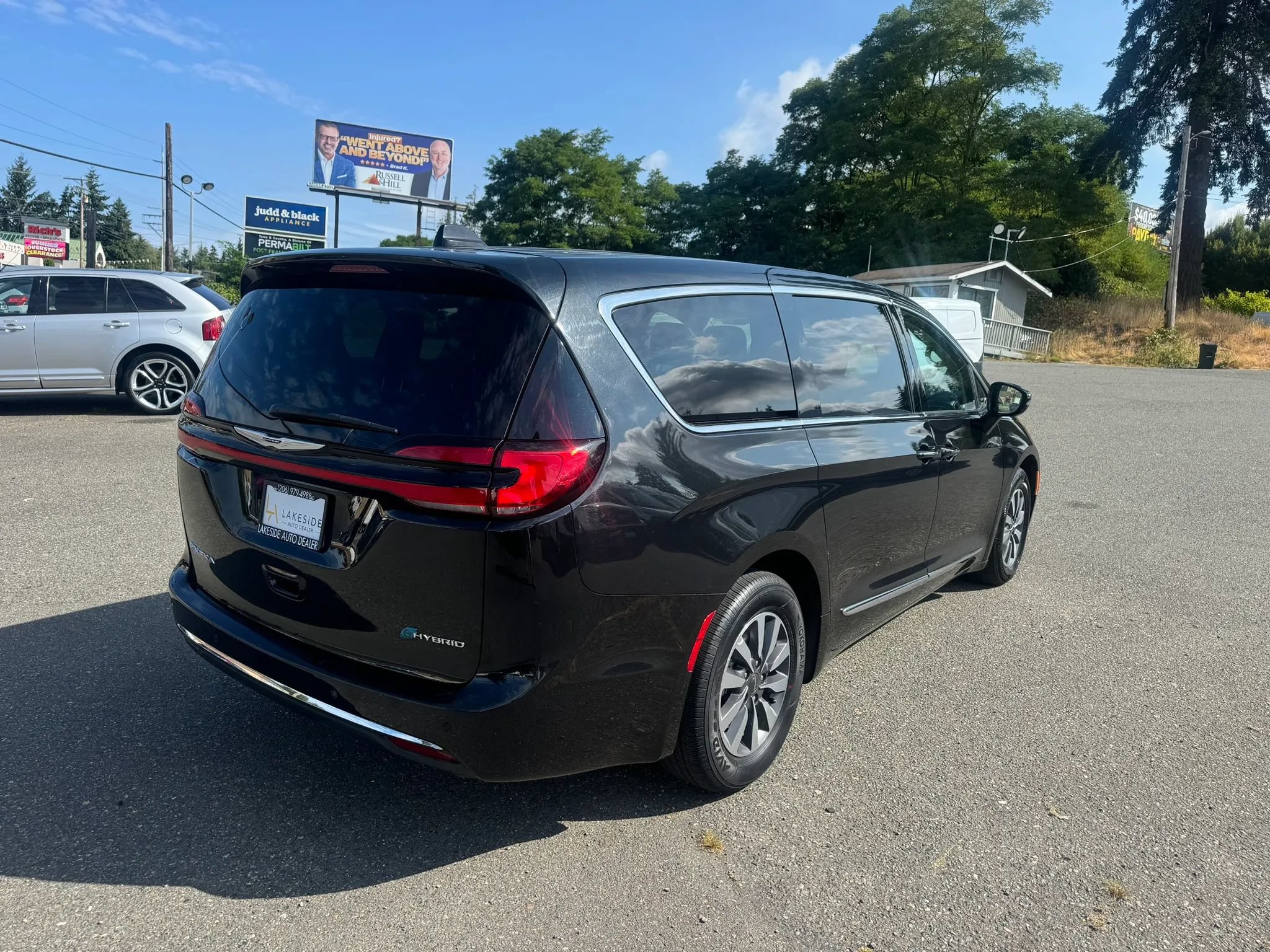 Used 2023 Chrysler Pacifica Limited FWD image 6