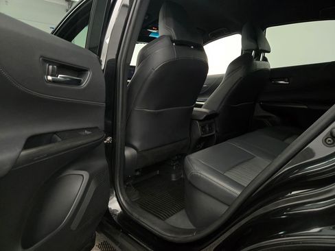 Used 2021 Toyota Venza XLE image 39