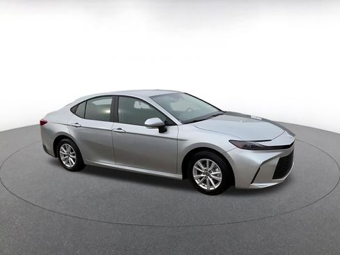 Used 2025 Toyota Camry LE image 2