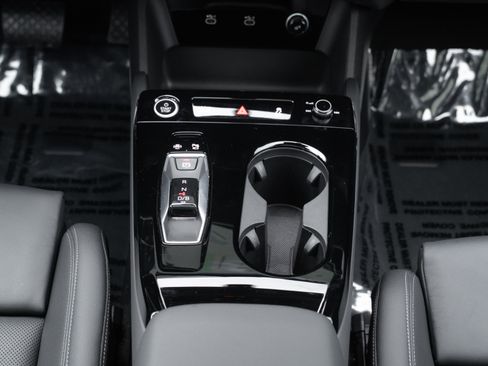 Used 2025 Audi Q6 e-tron Premium Plus w/ Premium Plus image 17