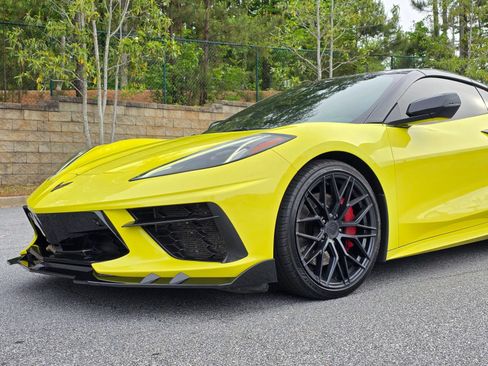 Used 2022 Chevrolet Corvette Stingray Preferred Cpe w/ Z51 Performance Package RWD image 2