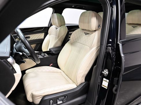 Used 2018 Bentley Bentayga AWD/4WD image 13