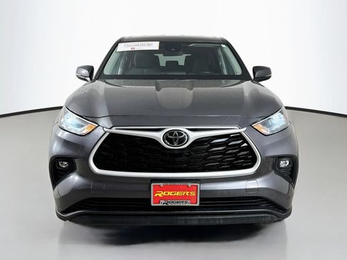 Certified 2025 Toyota Highlander LE AWD/4WD image 2