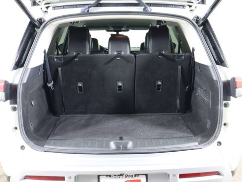 Used 2024 Nissan Pathfinder SL w/ Black Appearance Package image 8