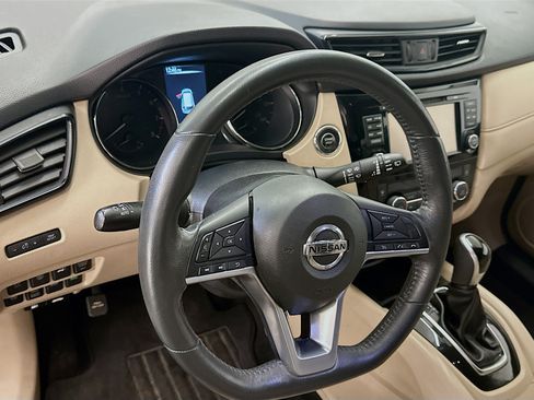 Used 2017 Nissan Rogue SV w/ SV Premium Package AWD/4WD image 18