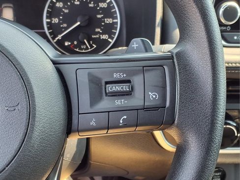 Used 2024 Nissan Rogue S FWD image 17