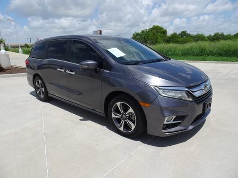 Certified 2018 Honda Odyssey Touring image 3