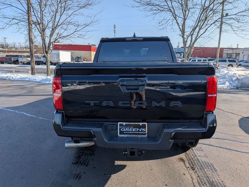 Used 2025 Toyota Tacoma TRD Sport image 6