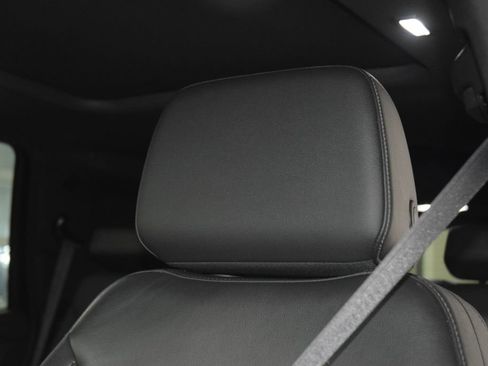 Used 2022 Chevrolet Tahoe Z71 w/ Luxury Package AWD/4WD image 41