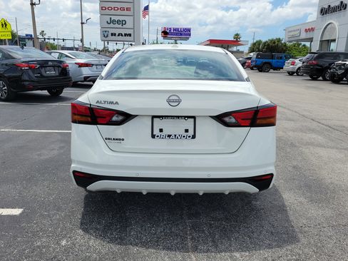 Used 2025 Nissan Altima 2.5 SV FWD image 6