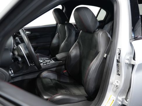 Used 2020 Alfa Romeo Giulia Quadrifoglio w/ Nero Edizione image 32