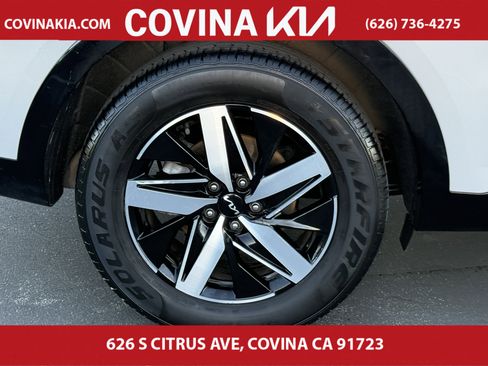 Used 2022 Kia Sorento EX w/ Panoramic Sunroof Package image 10