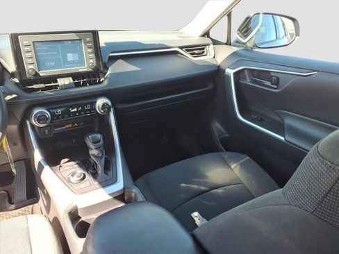Used 2020 Toyota RAV4 LE image 13