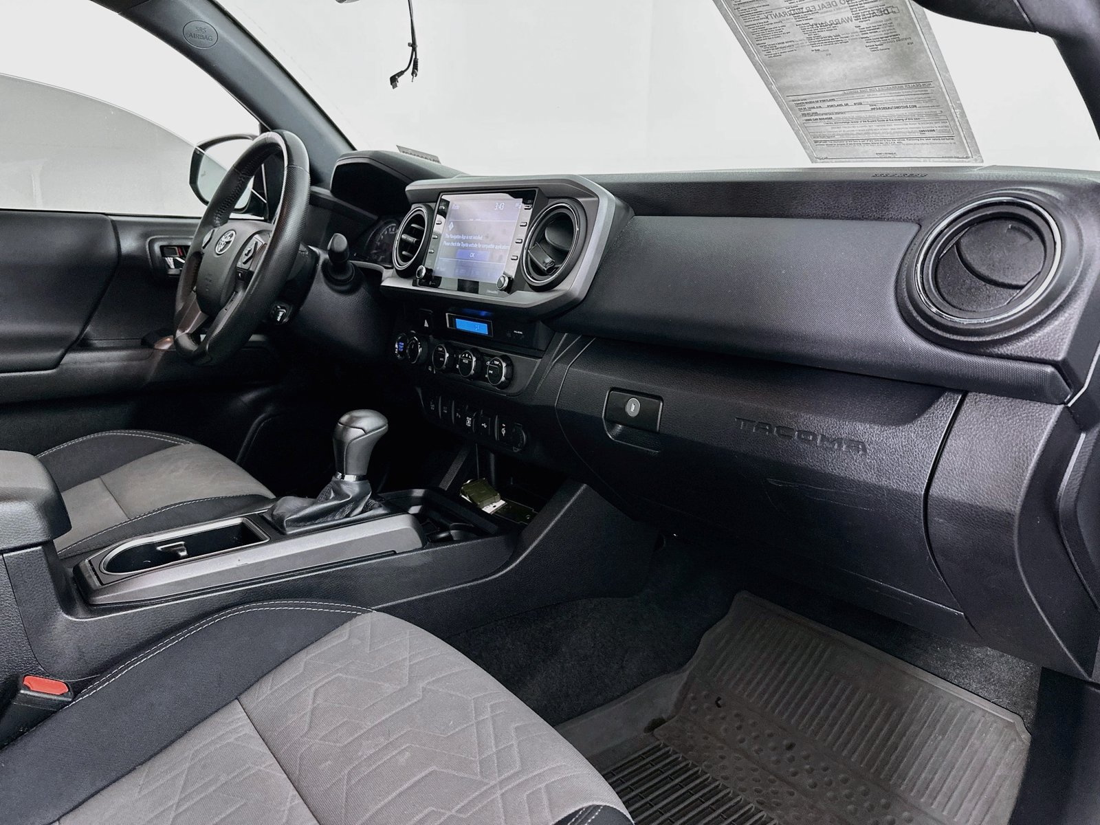 Used 2022 Toyota Tacoma TRD Off-Road w/ Technology Package AWD/4WD image 27