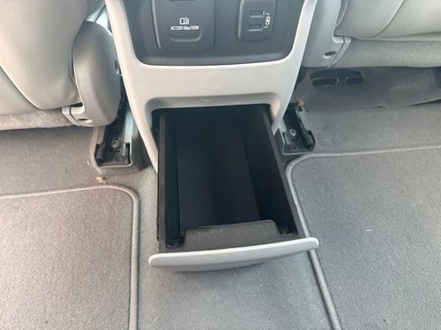 Used 2017 GMC Acadia SLT FWD image 16