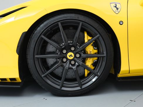 Certified 2022 Ferrari F8 Tributo image 40