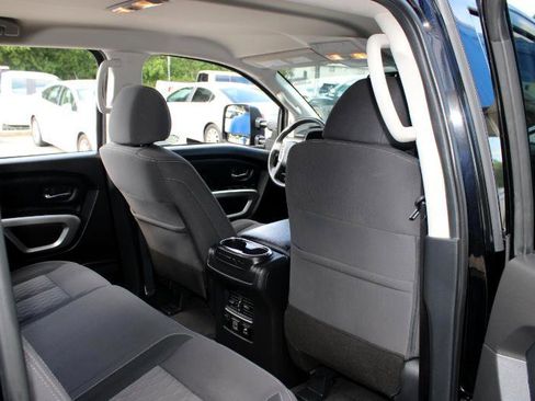 Used 2021 Nissan Titan SV w/ SV Convenience Package image 15