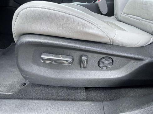 Used 2018 Honda CR-V Touring image 16