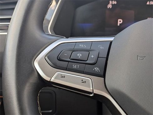Certified 2024 Volkswagen Tiguan SE image 30