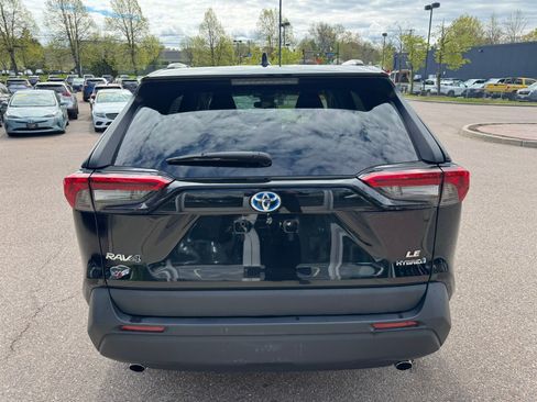 Used 2021 Toyota RAV4 LE AWD/4WD image 6