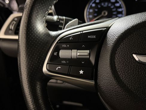 Used 2023 Genesis G70 2.0T image 29