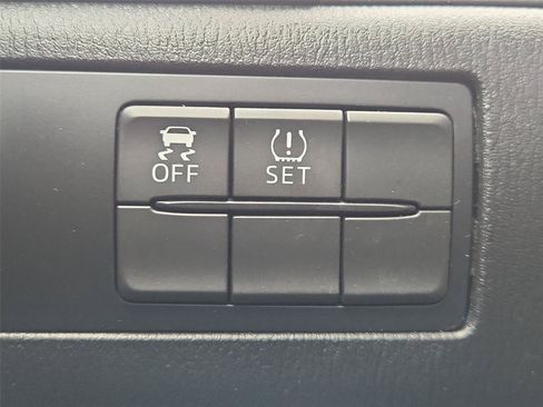 Used 2016 MAZDA MAZDA3 i Sport FWD image 17