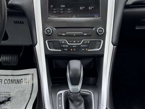 Used 2016 Ford Fusion SE FWD image 17