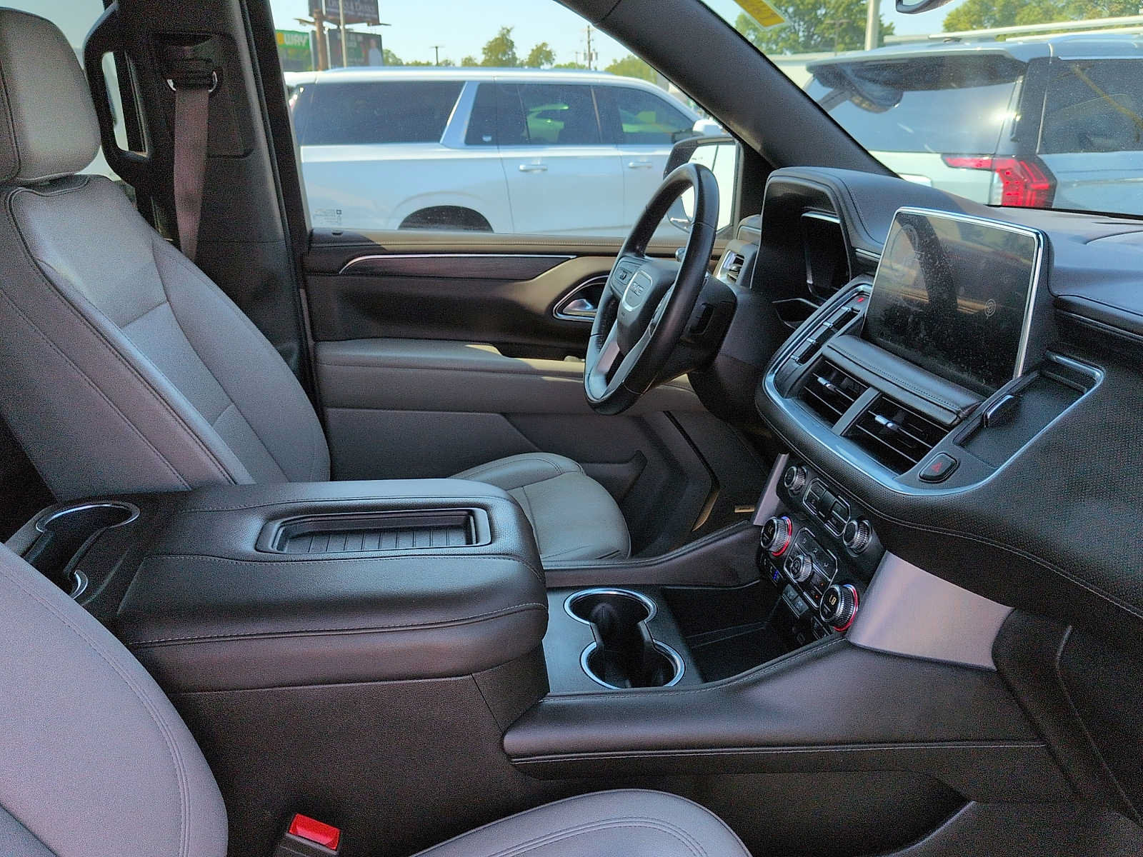 Used 2023 GMC Yukon XL SLT AWD/4WD image 10