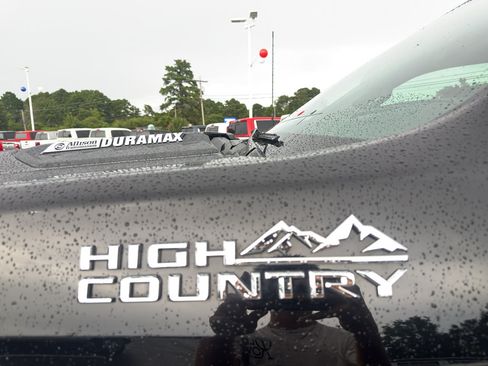 Used 2022 Chevrolet Silverado 2500 High Country w/ Technology Package AWD/4WD image 11
