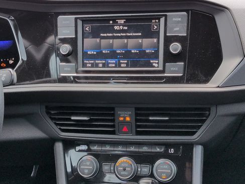 Used 2022 Volkswagen Jetta SE FWD image 18