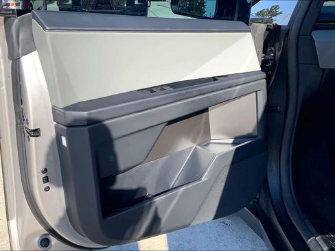 Used 2024 Tesla Cybertruck AWD Crew Cab image 20