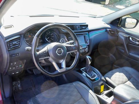 Used 2022 Nissan Rogue Sport SV w/ Technology Package image 11