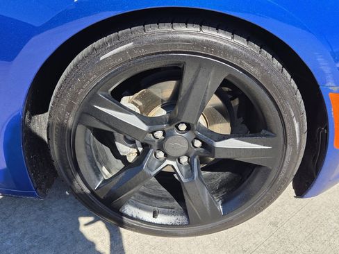 Used 2018 Chevrolet Camaro LT w/ Technology Package image 12