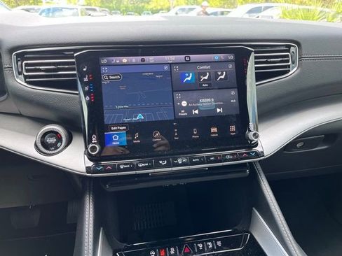 Used 2026 Jeep Grand Wagoneer 2WD w/ Premium Group I image 11