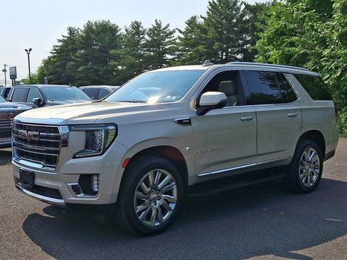 Certified 2021 GMC Yukon SLT w/ SLT Premium Package AWD/4WD image 3