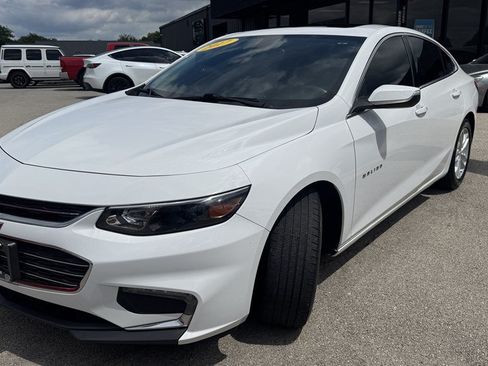 Used 2017 Chevrolet Malibu LT FWD image 4