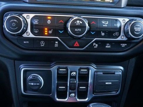 Used 2021 Jeep Gladiator Overland image 21