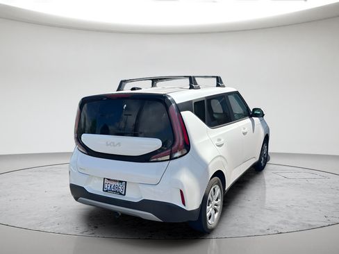 Used 2023 Kia Soul LX FWD image 3