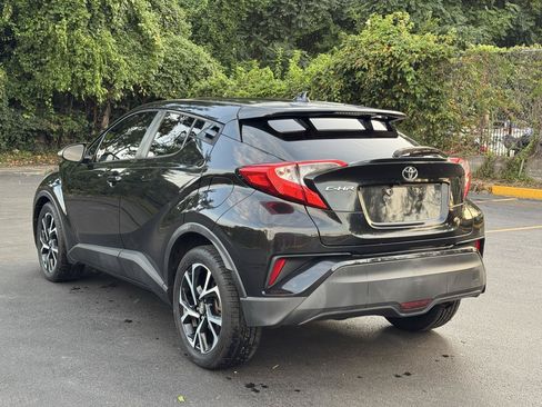 Used 2018 Toyota C-HR XLE FWD image 5