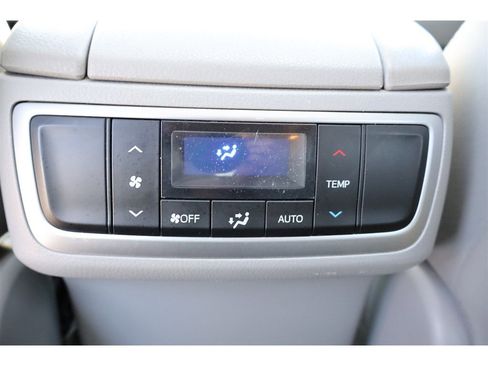 Used 2017 Toyota Highlander FWD V6 image 30