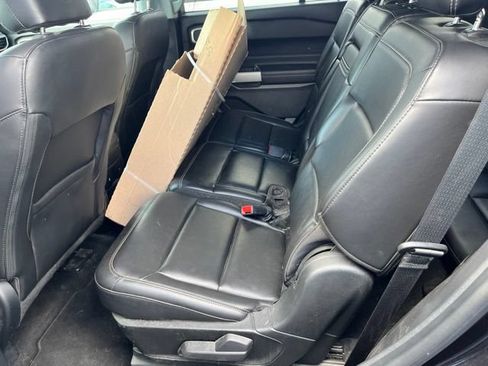 Used 2022 Ford Explorer XLT AWD/4WD image 6