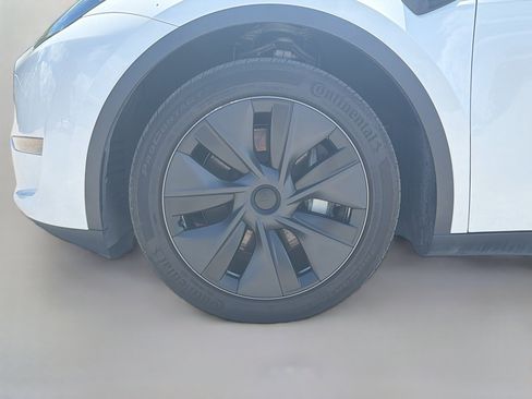 Used 2025 Tesla Model Y Long Range AWD/4WD image 39