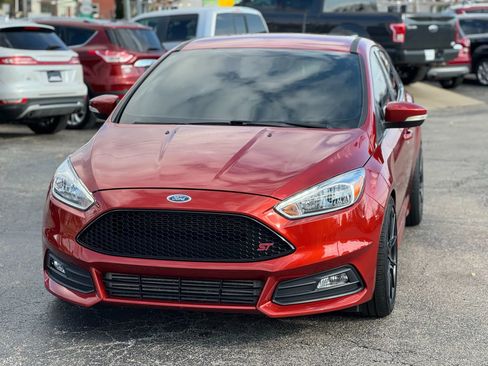 Used 2018 Ford Focus ST image 2