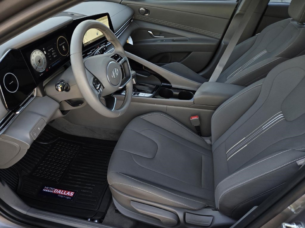 Used 2024 Hyundai Elantra SEL w/ Convenience Package FWD image 18