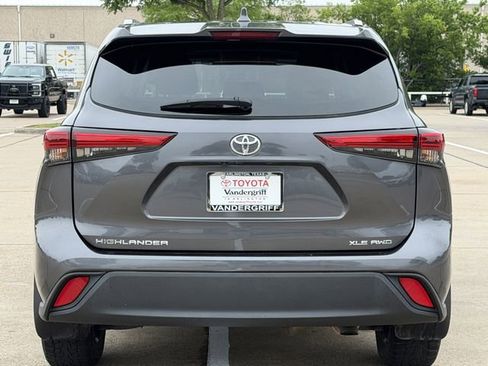 Used 2023 Toyota Highlander XLE AWD/4WD image 5