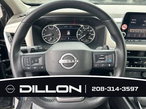 Used 2025 Nissan Rogue SV AWD/4WD image 3