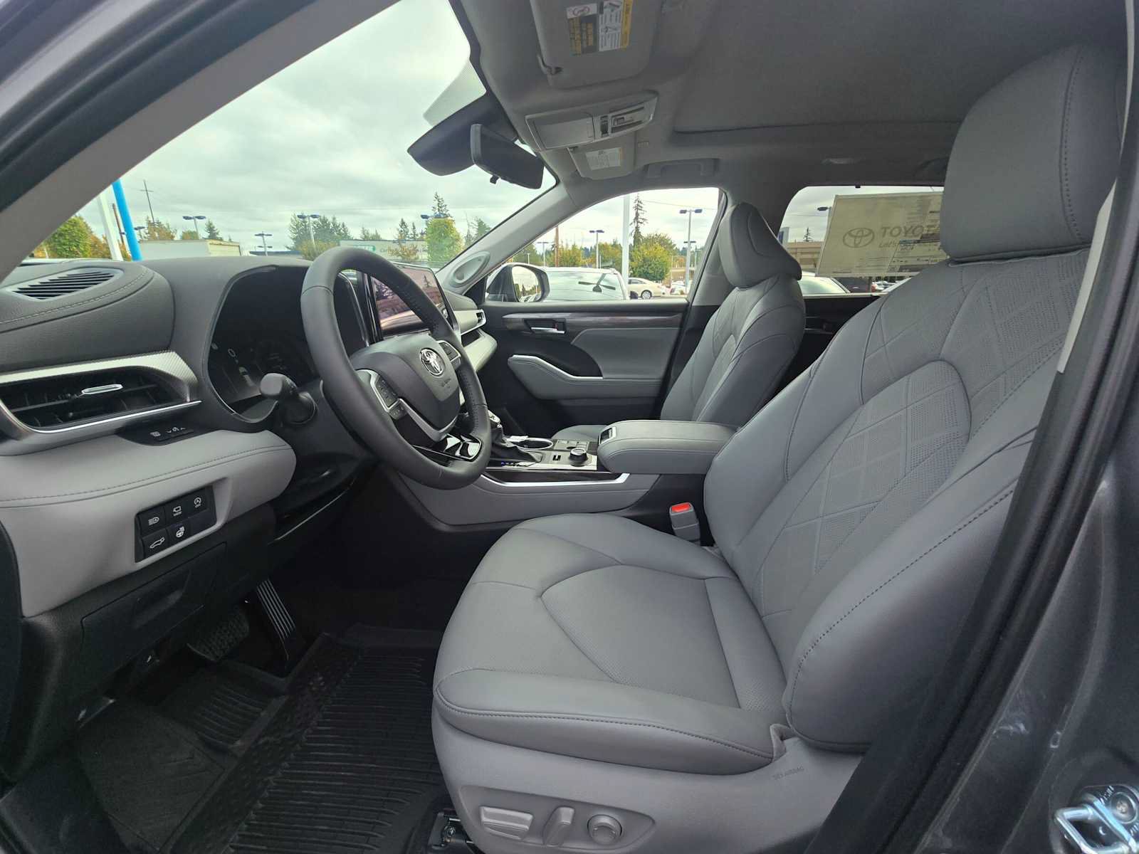 New 2026 Toyota Highlander Platinum AWD/4WD image 21